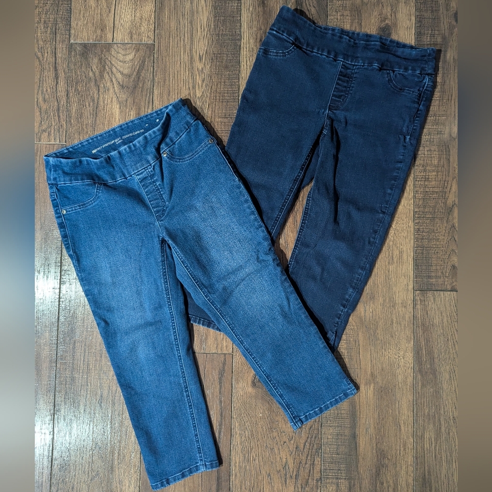 Chicos Women's Lot Of 2 Denim Capri Jeans & Denim Capri Jeggings Size 4 Med Wash